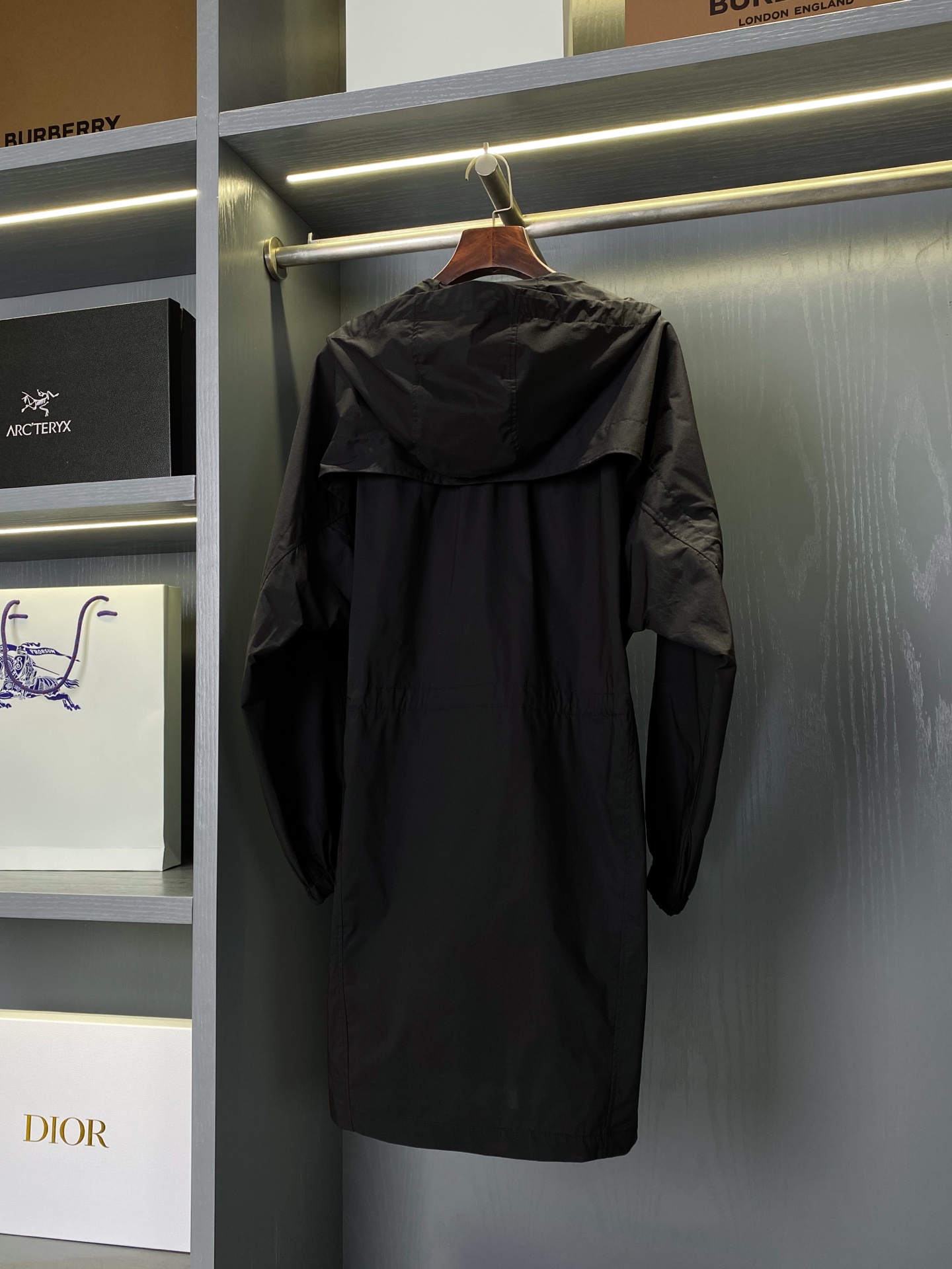 Burberry Nylon Windproof Coat: Stylish, Lightweight, Waterproof, Perfect for Autumn and Winter - 图片 7