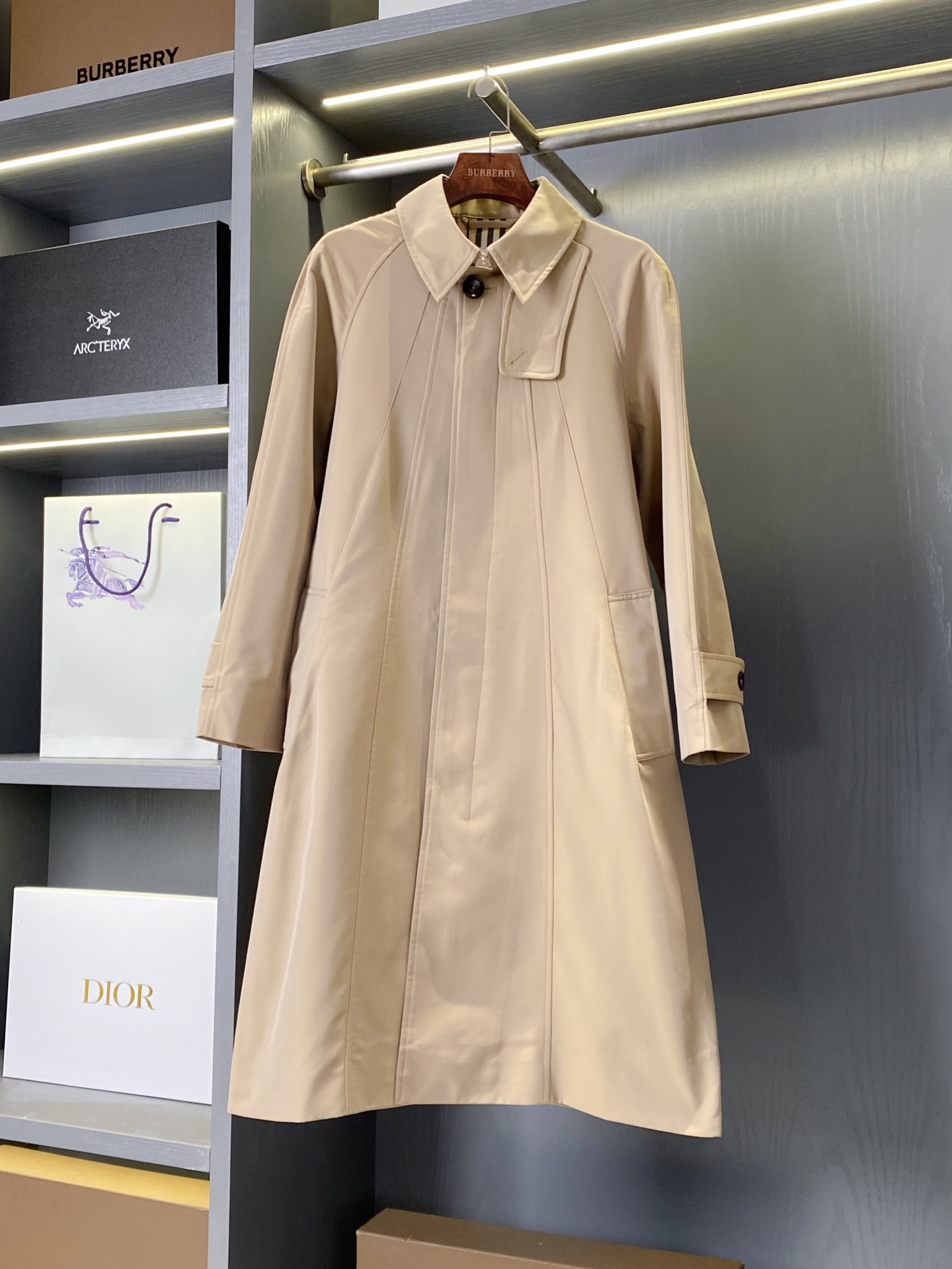 Burberry P1058: Iconic Cotton Trench Coat Redefined for Urban Life - 图片 5