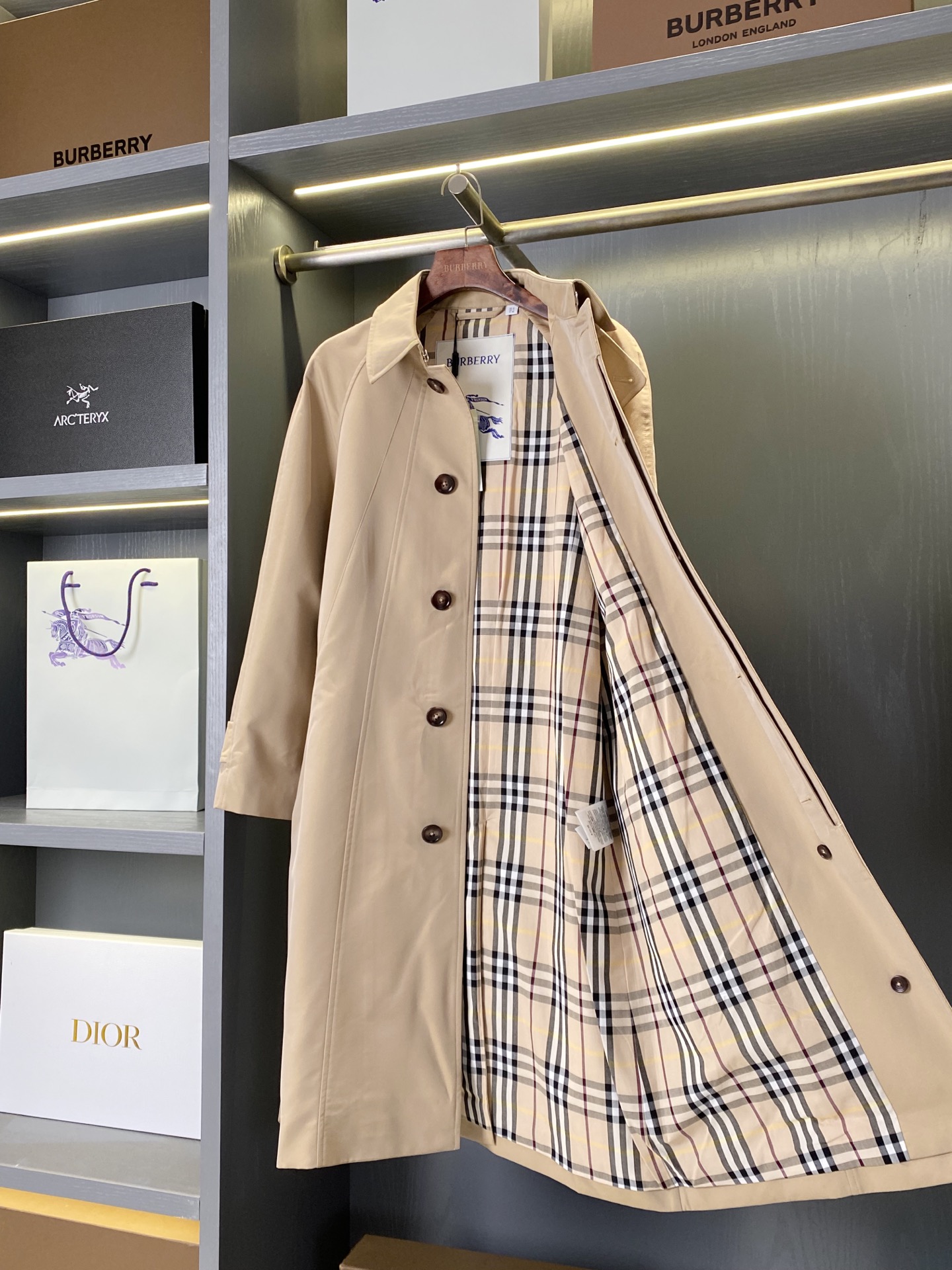 Burberry P1058: Iconic Cotton Trench Coat Redefined for Urban Life - 图片 8