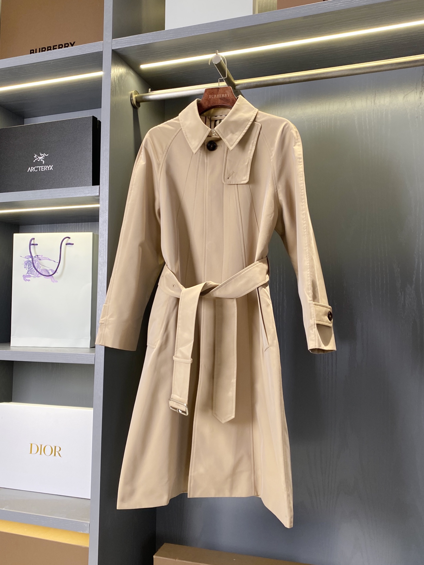 Burberry P1058: Iconic Cotton Trench Coat Redefined for Urban Life