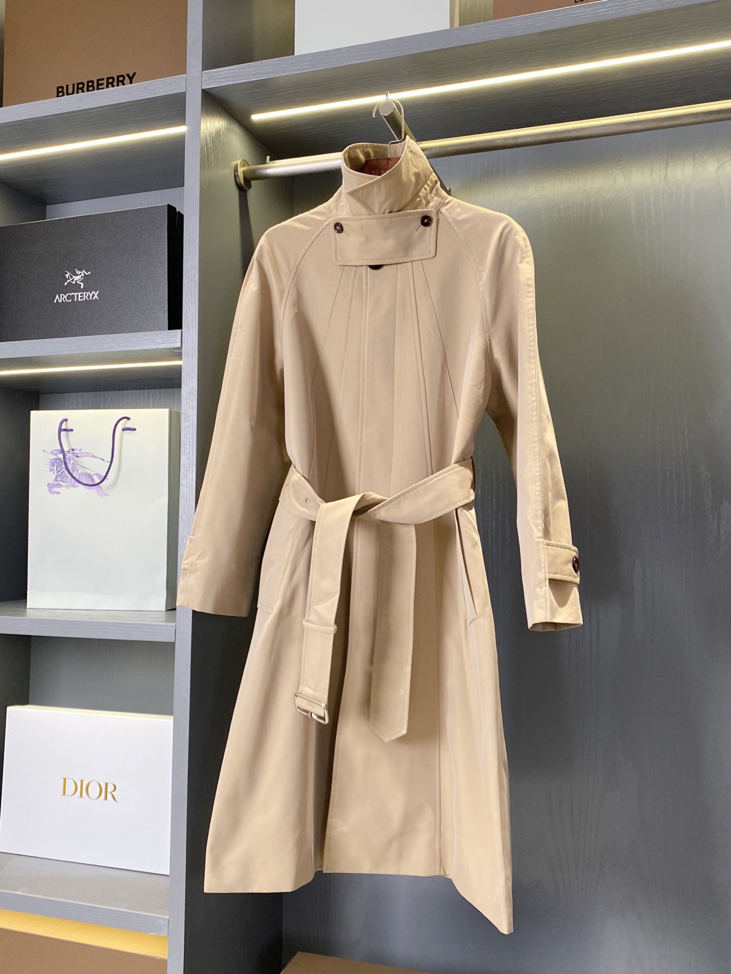 Burberry P1058: Iconic Cotton Trench Coat Redefined for Urban Life - 图片 2
