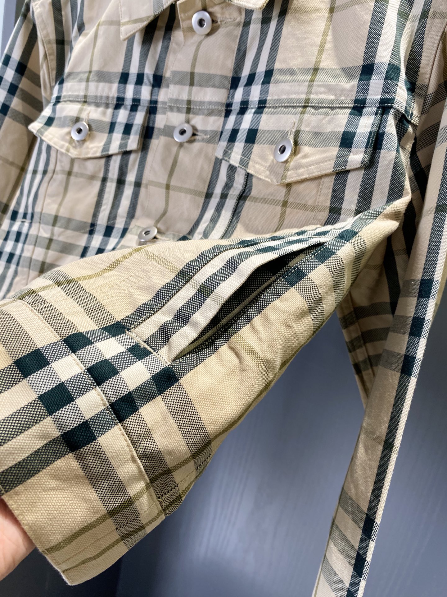 Burberry Cotton Jacket: Modern Elegance with English Heritage in Every Stitch - 图片 8