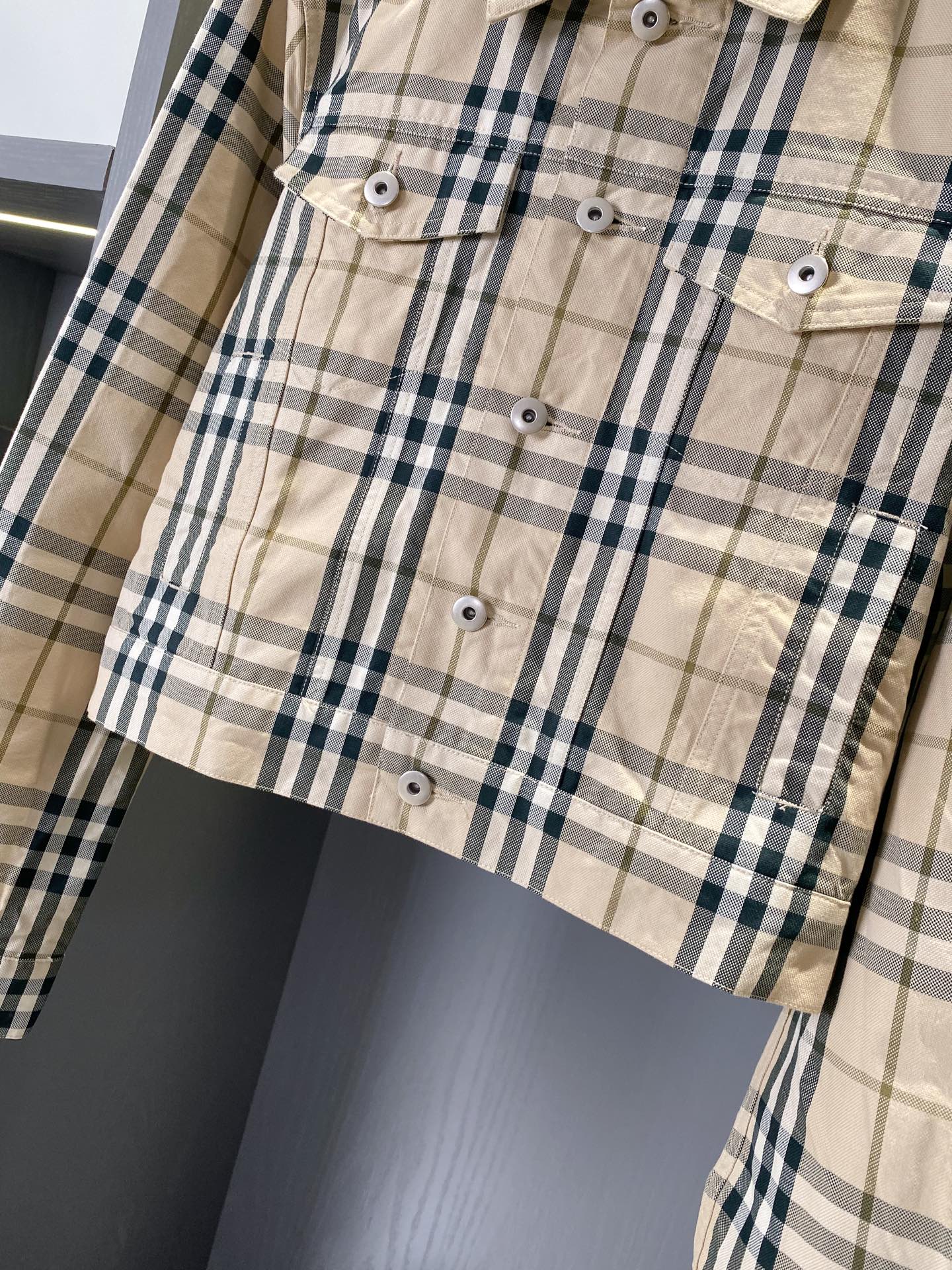 Burberry Cotton Jacket: Modern Elegance with English Heritage in Every Stitch - 图片 5