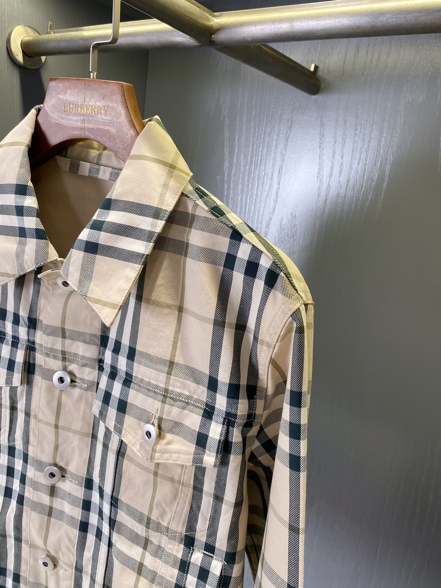 Burberry Cotton Jacket: Modern Elegance with English Heritage in Every Stitch - 图片 6