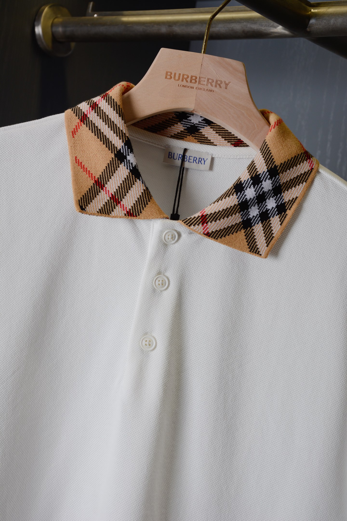 Burberry BUR王牌尖货 镇店之宝2026新配色Polo衫带着教科书级质感登场 从金融街到高尔夫球场都能 slav的英伦荷尔蒙