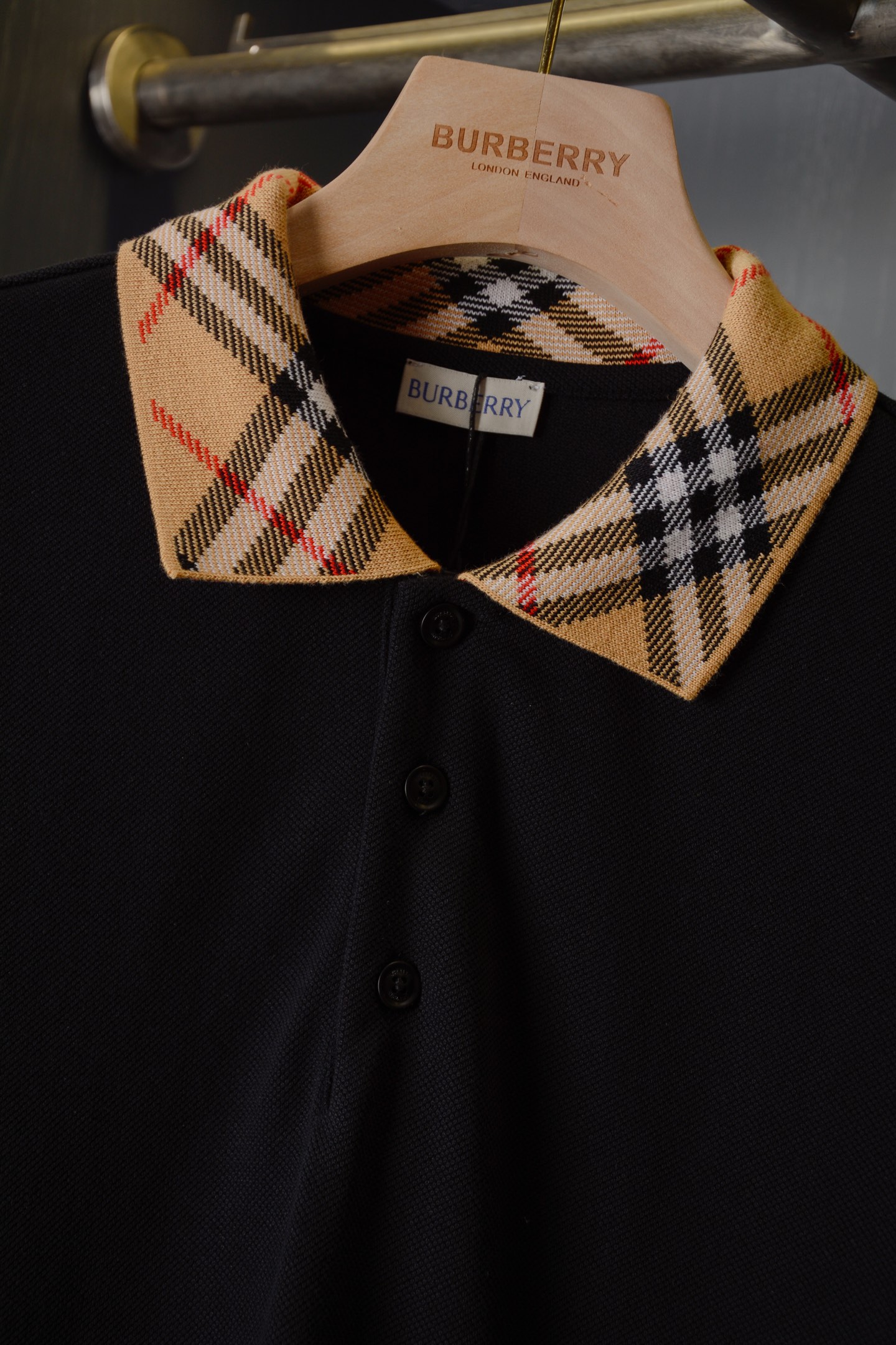 Burberry BUR王牌尖货 镇店之宝2026新配色Polo衫带着教科书级质感登场 从金融街到高尔夫球场都能 slav的英伦荷尔蒙