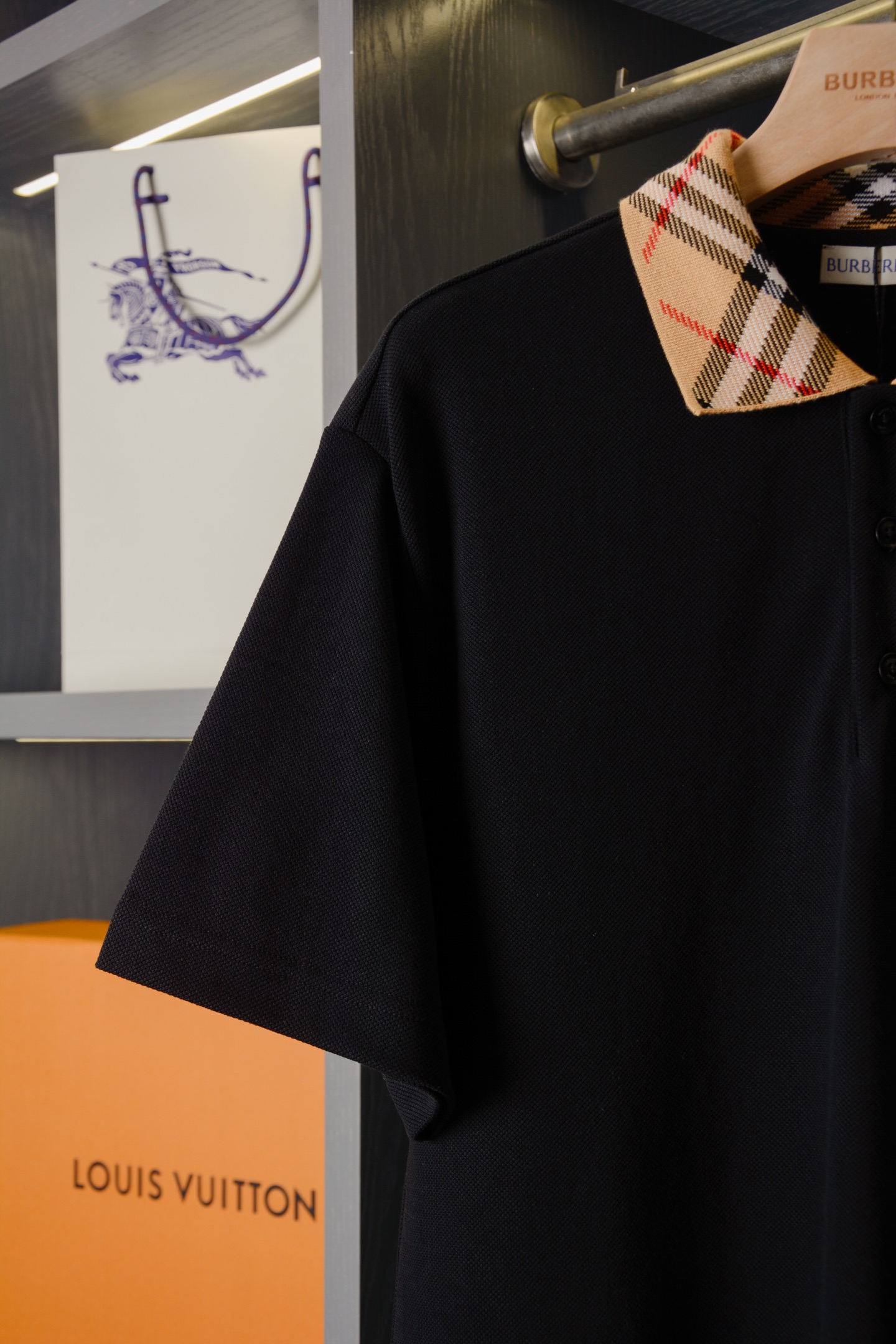 Burberry BUR王牌尖货 镇店之宝2026新配色Polo衫带着教科书级质感登场 从金融街到高尔夫球场都能 slav的英伦荷尔蒙