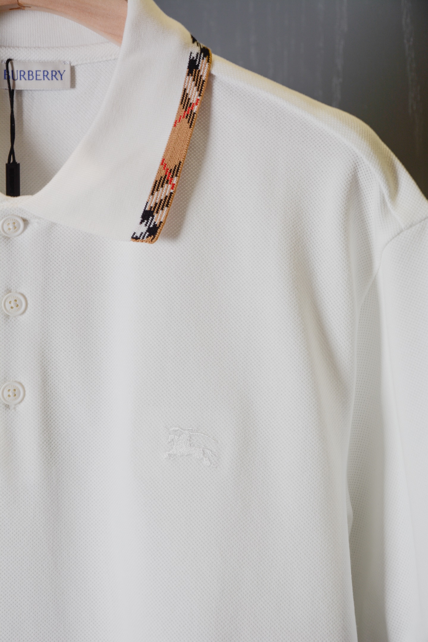 Burberry BUR王牌尖货 镇店之宝2026新款Polo衫带着教科书级质感登场 从金融街到高尔夫球场都能 slav的英伦荷尔蒙