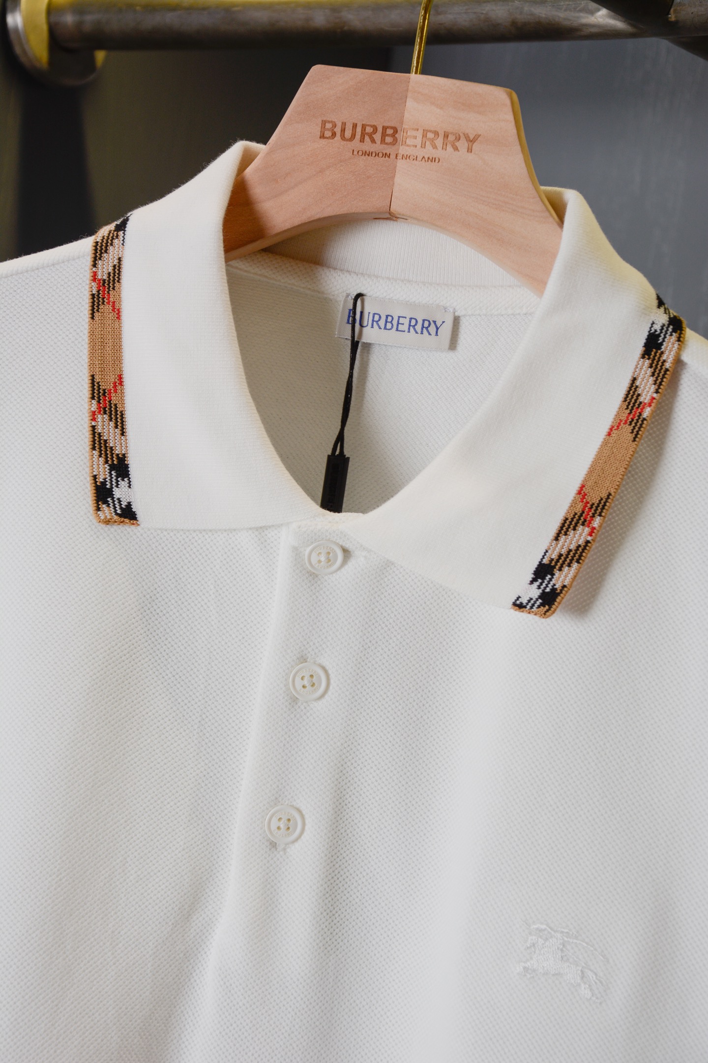 Burberry BUR王牌尖货 镇店之宝2026新款Polo衫带着教科书级质感登场 从金融街到高尔夫球场都能 slav的英伦荷尔蒙