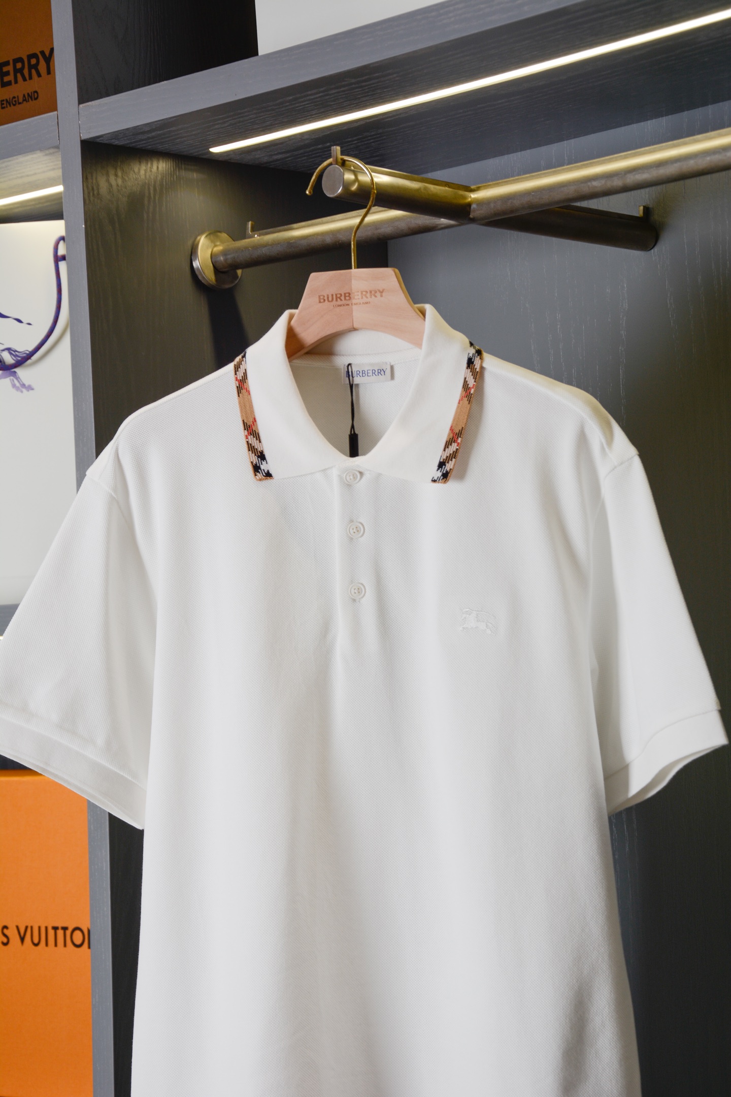 Burberry BUR王牌尖货 镇店之宝2026新款Polo衫带着教科书级质感登场 从金融街到高尔夫球场都能 slav的英伦荷尔蒙