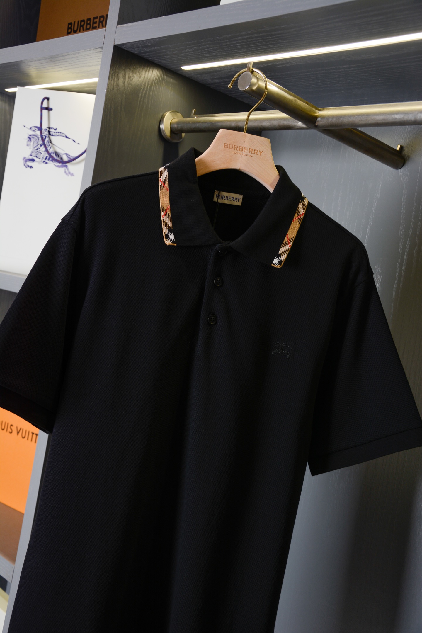 Burberry BUR王牌尖货 镇店之宝2026新款Polo衫带着教科书级质感登场 从金融街到高尔夫球场都能 slav的英伦荷尔蒙