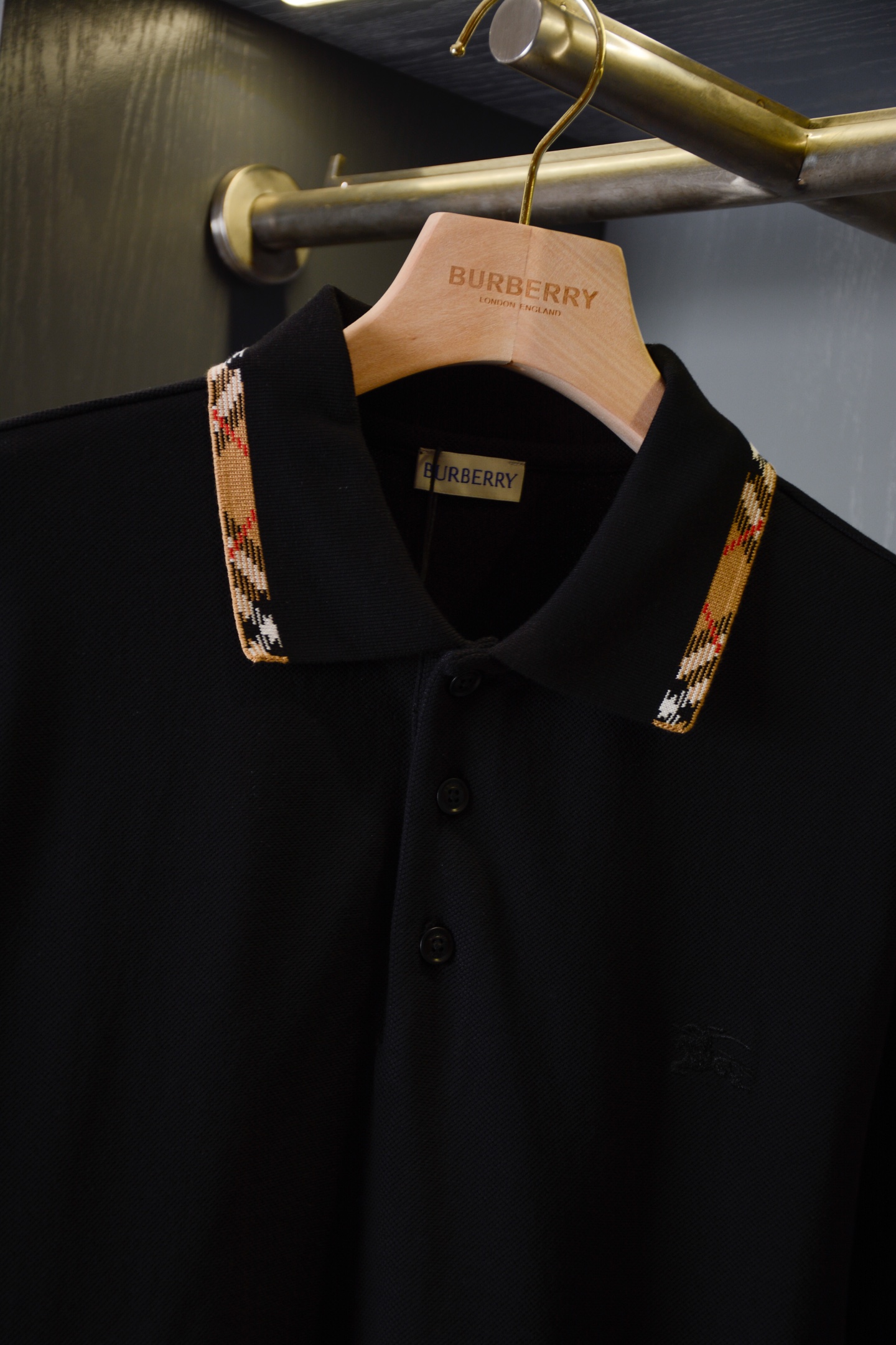 Burberry BUR王牌尖货 镇店之宝2026新款Polo衫带着教科书级质感登场 从金融街到高尔夫球场都能 slav的英伦荷尔蒙
