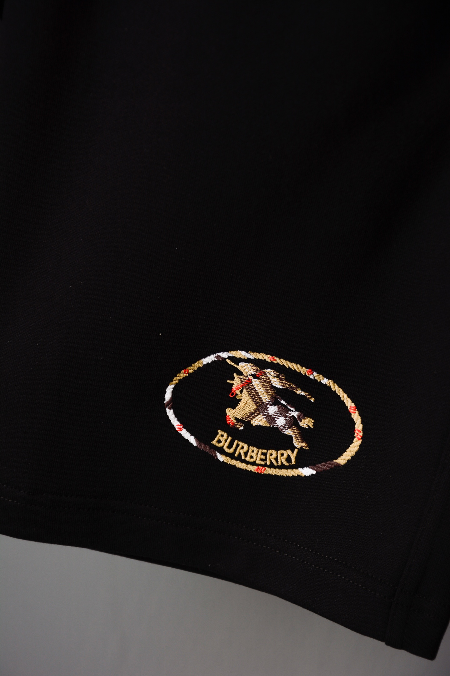 Burberry BBR26格纹骑士印章棉质短裤