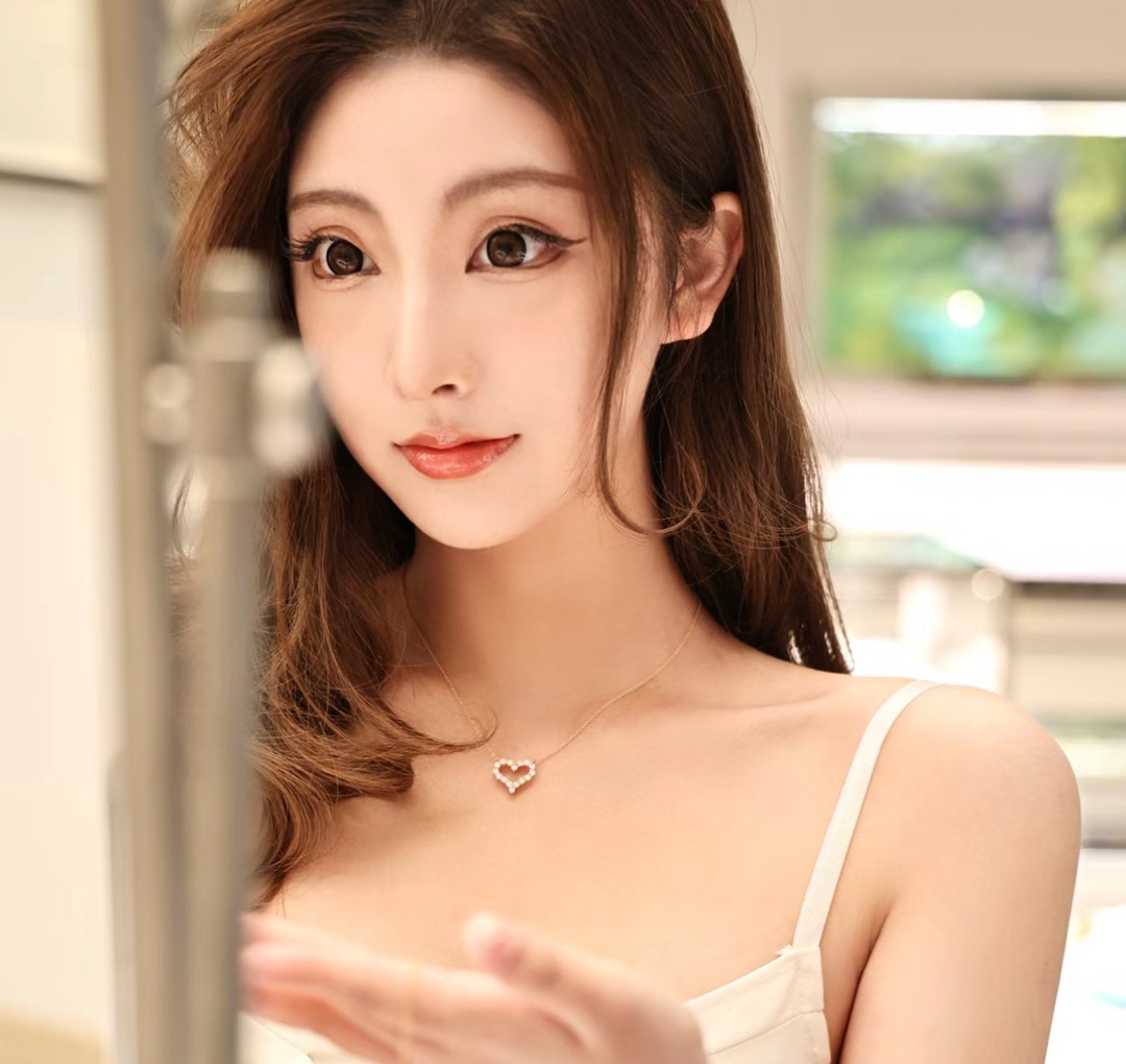 
s0232  👄T家 镂空 中号爱心 项链 永不过时的经典款 永远都是不够卖的节奏 超精工性价比 德国
