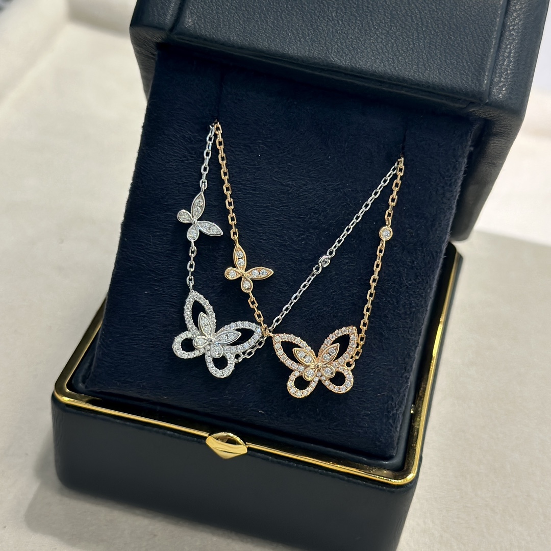 NO:386030,Super hot Princess full diamonds, double butterflies, stretched necklaces, high-end jewelry design is atmospheric and durable, a very exquisite butterfly, graceful and noble. The upper body is a necklace with a relatively sense of presence, moderate size and not exaggerated, and it is super beautiful with a skirt. Inlaid custom imported imitation diamonds, fairy-like, 5A zircon, electroplated thick gold, platinum rose gold two colors, necklace, jewelry fine, skirts, necklace19860909超级火爆 Princess满钻 双蝴蝶 拉伸项链 高级珠宝的设计大气耐看,很精美的一款蝴蝶 翩翩姿态,优雅高贵.上身是比较有存在感的一款项链,大小适中不浮夸,搭配裙装超级美.镶嵌定制进口仿真钻 仙气飘飘 换5A锆石 电镀厚金 铂金玫瑰金两色 项链,饰品精品,skirts,necklace,Jewelry