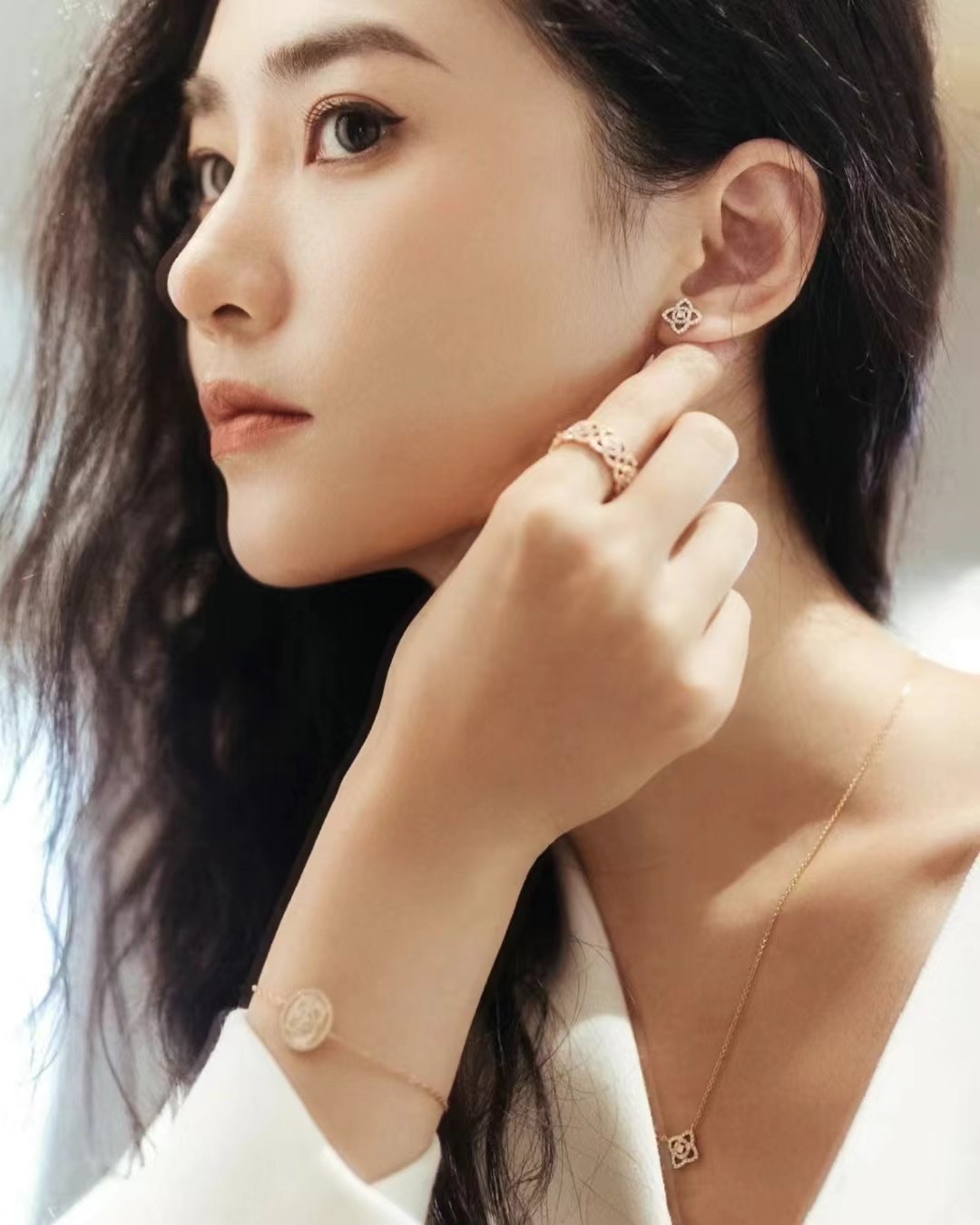 项链 耳钉
A0227 A2490 👄De Bee 莲花镂空 满钻 套装 进口s925纯银材质电镀铂金 