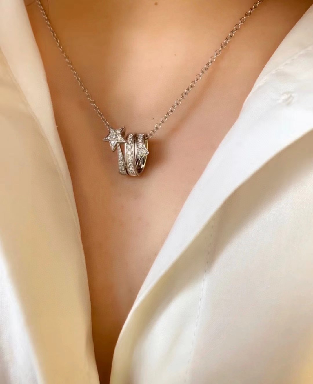 A0212 👑 Xiao Xiang Jia's comet meteor set High-end 925 sterling silver gold-plated hundred models exquisite ! Petits diamants huit cœurs et huit flèches diamants à haute teneur en carbone petits diamants effet tiré pas épais à la chose réelle est très belle regardez le côté de l'épaisseur du poids du poids suffisant pour voir la marque de mot jamais s'estomper souci Placage en argent sterling or épais Collier en argent sterling P160 Clips d'oreille en argent sterling P130.