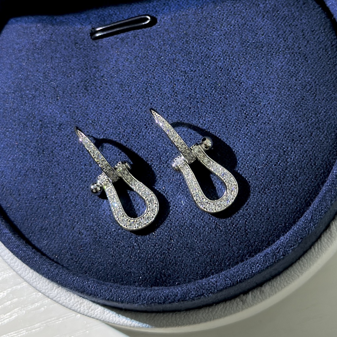 
A0475  👑大牌 费雷德 拉环 耳钩 耳环 时尚 精致 高端定制925纯银 加厚 电镀18k金工艺