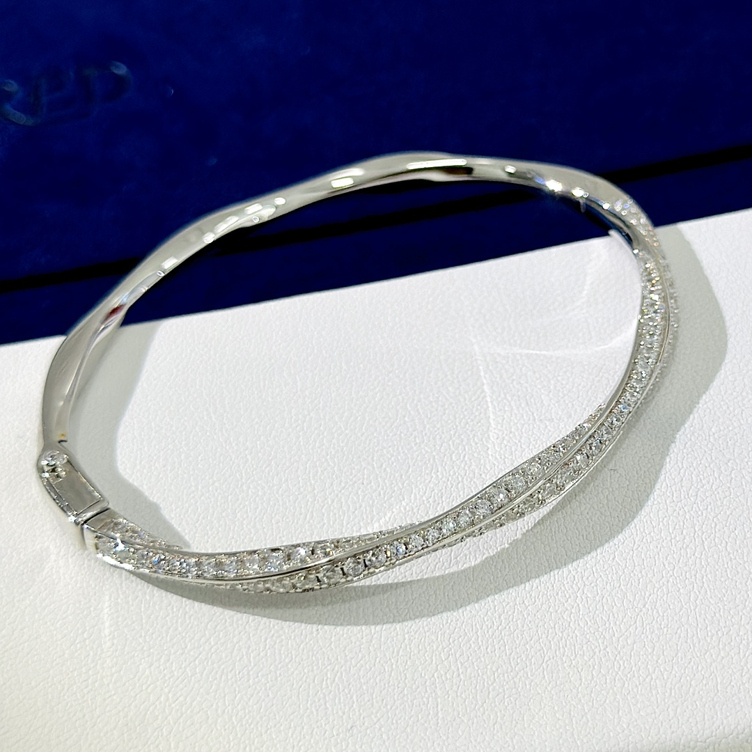 “Grand Graf’s Exquisite Diamond Thread Bracelets with Fine Craftsmanship”