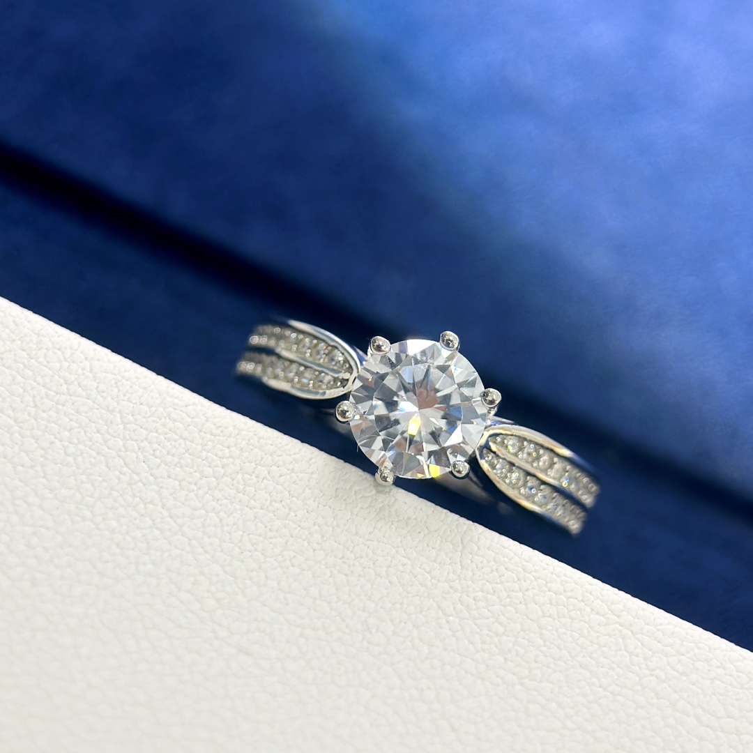  
B539 👑 T家 星光皇后 两克拉 戒指 经典款 非常百搭的婚戒💍 s925纯银通体 精致爆 码数