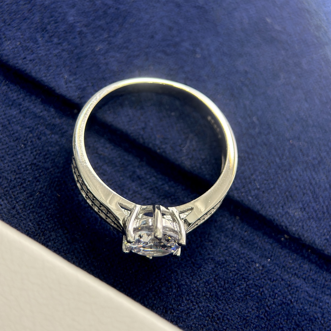  
B539 👑 T家 星光皇后 两克拉 戒指 经典款 非常百搭的婚戒💍 s925纯银通体 精致爆 码数