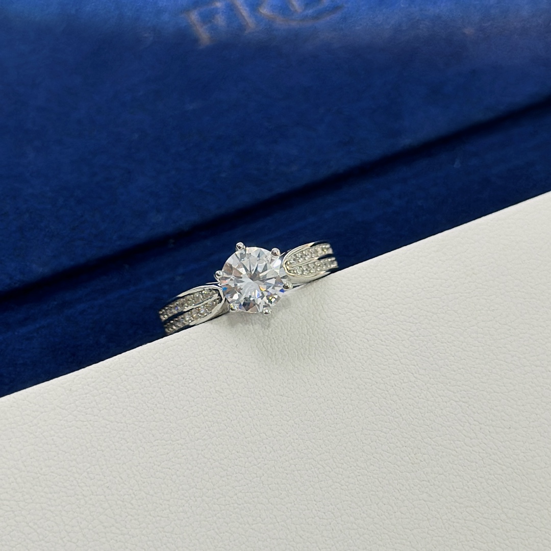  
B539 👑 T家 星光皇后 两克拉 戒指 经典款 非常百搭的婚戒💍 s925纯银通体 精致爆 码数