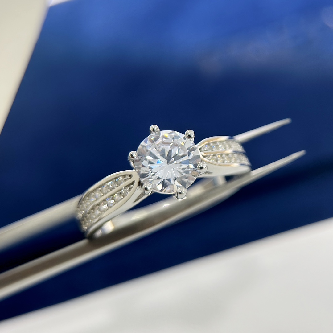  
B539 👑 T家 星光皇后 两克拉 戒指 经典款 非常百搭的婚戒💍 s925纯银通体 精致爆 码数