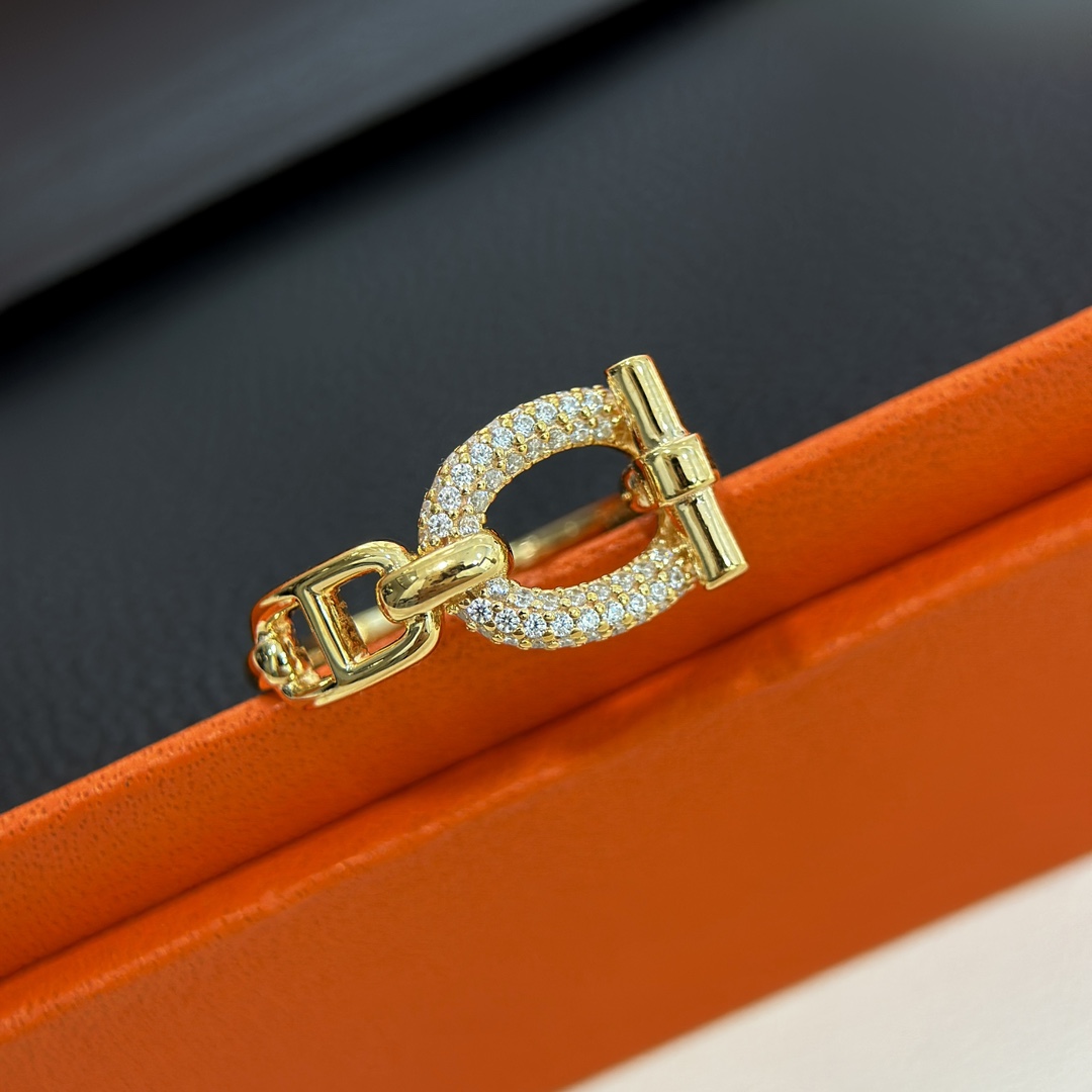 款经典小Q猪鼻子元素戒指非常耐看的一款戒指文青挚爱款面面俱到的美感通体S925银很有分量感时尚洋气很好搭