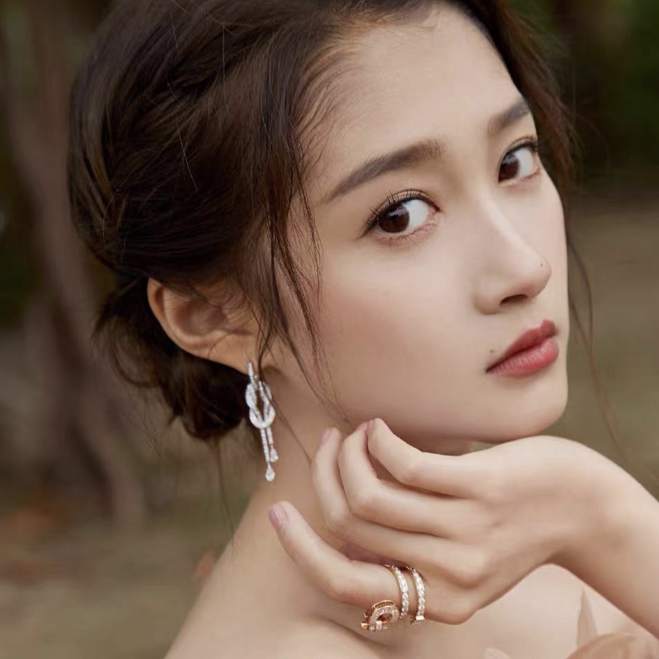 Sumptuous Diamond Chain Jewelry: Exquisite, Sparkling, and Lavish Design with Intricate Details - 图片 2