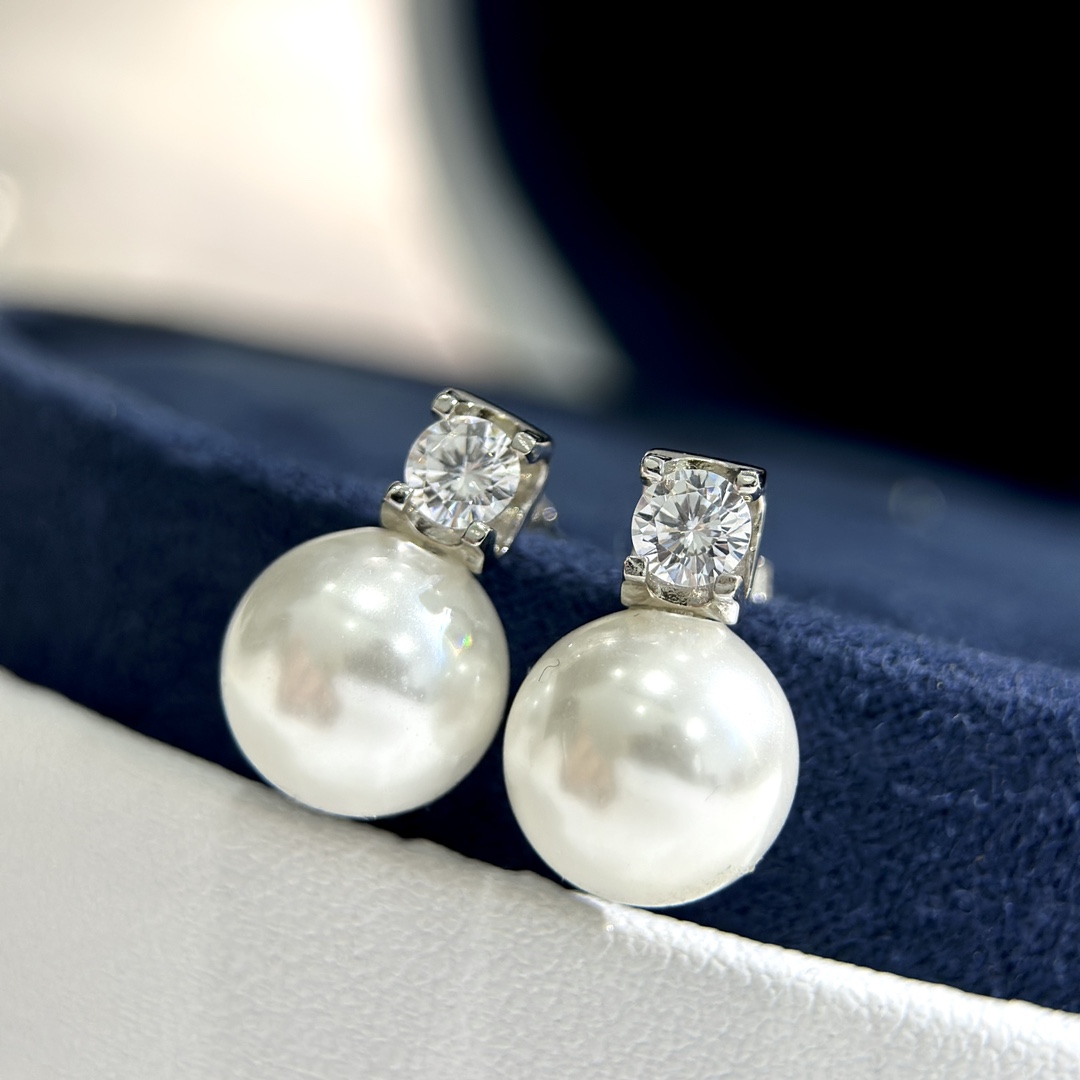 纯银项链  纯银耳钉 50 
A3480 👑 火爆 mikimoto 牛角 珍珠 套装 超级受欢迎的热门