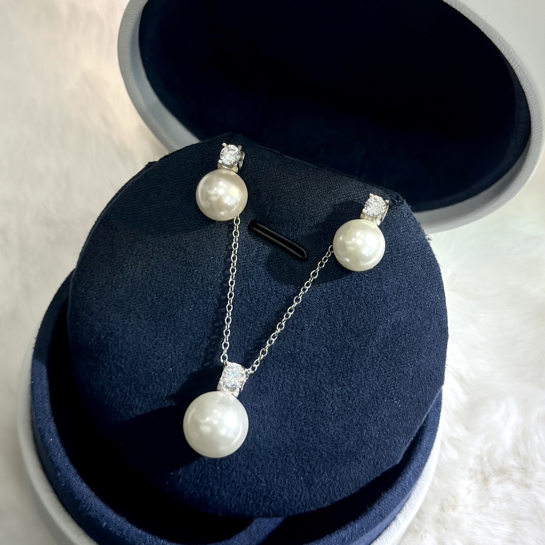 纯银项链  纯银耳钉 50 
A3480 👑 火爆 mikimoto 牛角 珍珠 套装 超级受欢迎的热门