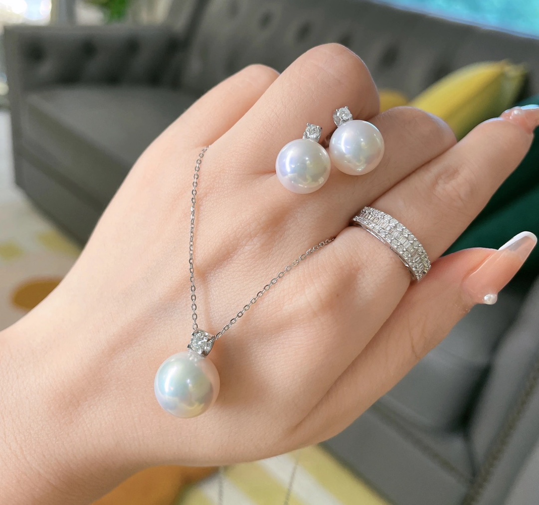纯银项链  纯银耳钉 50 
A3480 👑 火爆 mikimoto 牛角 珍珠 套装 超级受欢迎的热门