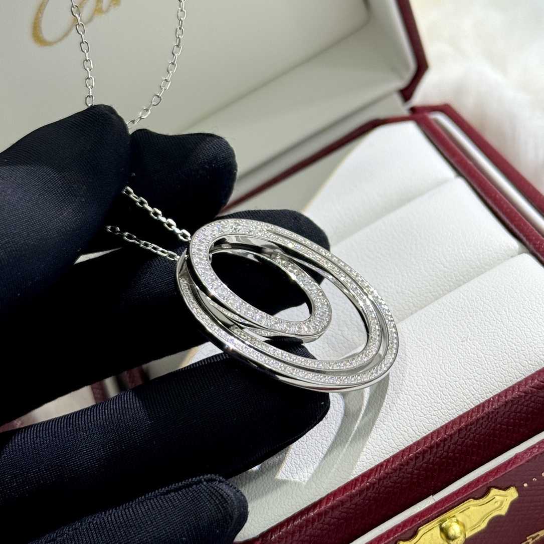 
A3523 👑 卡家 新款  三环 满钻 钻石💎 限定款项链💗一眼种草~🤩重工设计 质感十足 通体92
