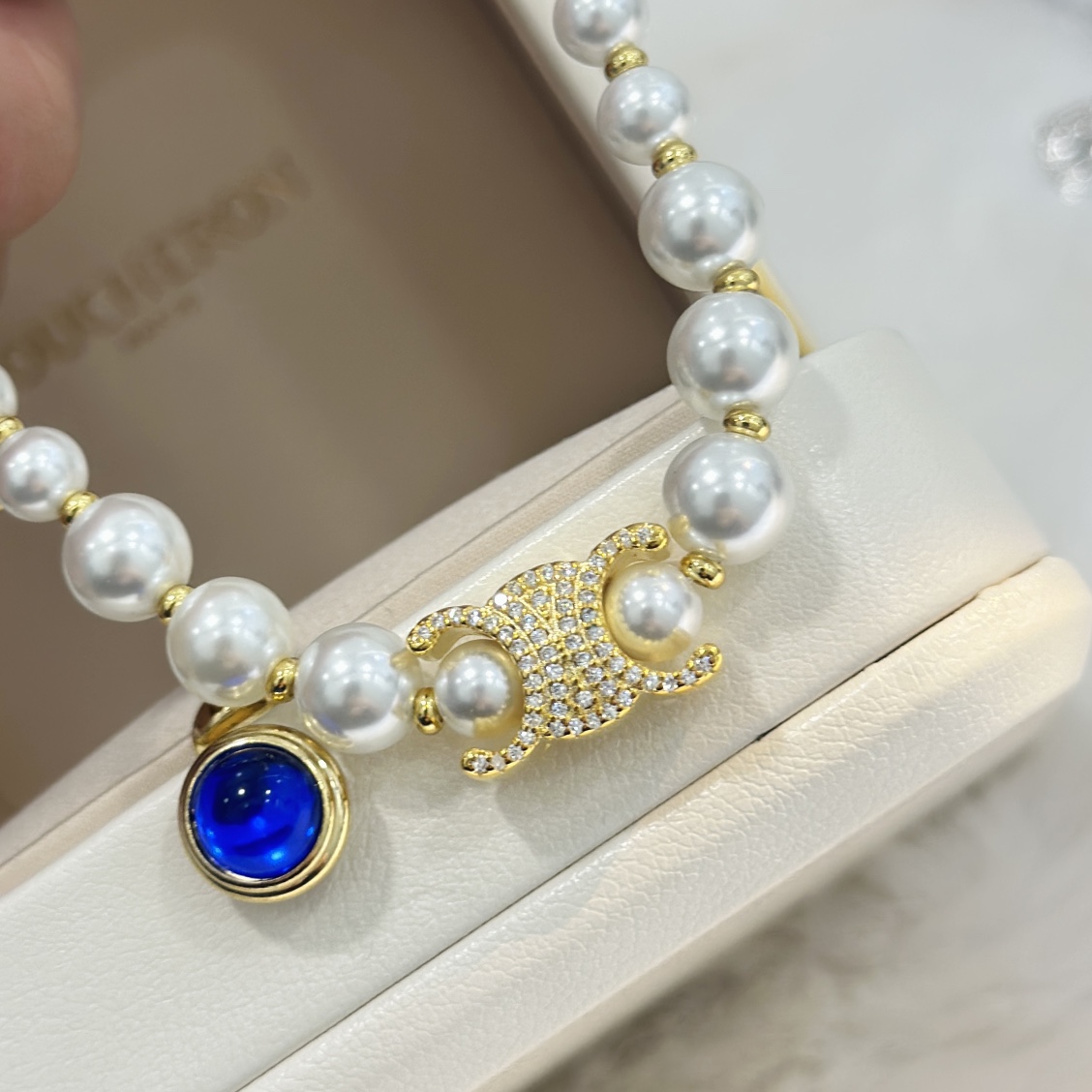 “Celine Jewelry: Artistic Brass Sculptor Designs with Pearls and Drills for Chic Spring Style” - 图片 9