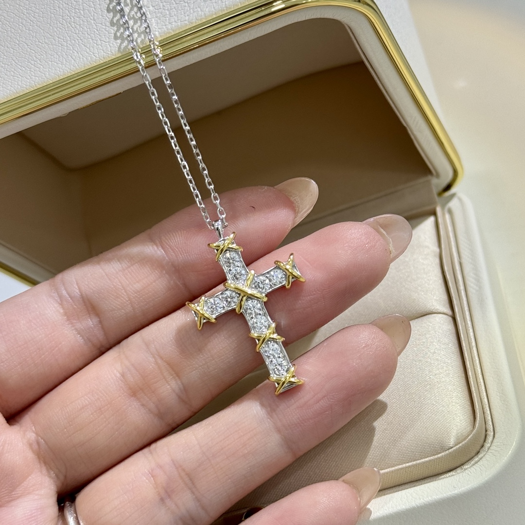 
A0609  👑 T家 经典款  十字架✝️交叉 💖项链 降临~性感 唯美 满满的浪漫感 超有女人味 