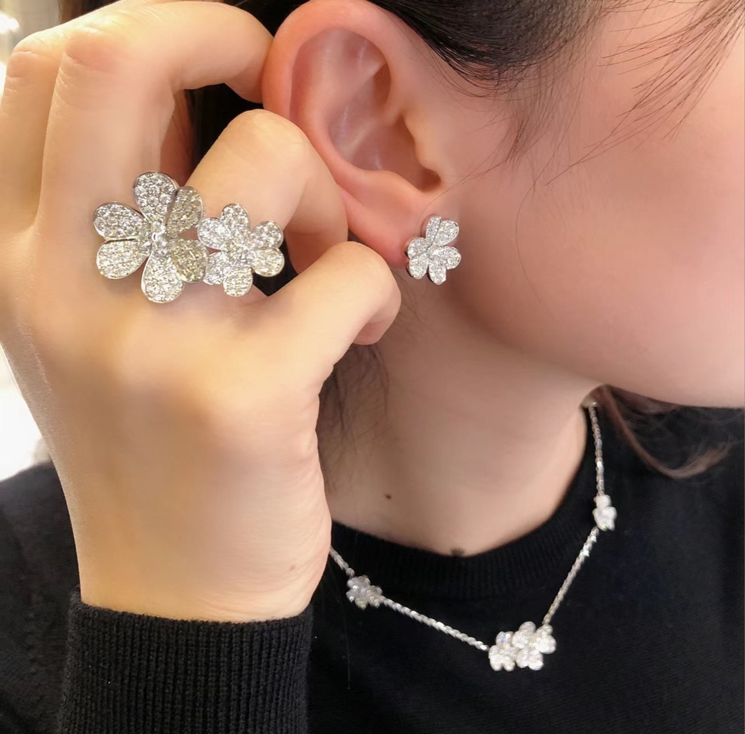 
A2337  👄经典爆款 三叶草 双花 开口戒指 Frivole系列 精选德国进口s925纯银材质搭配