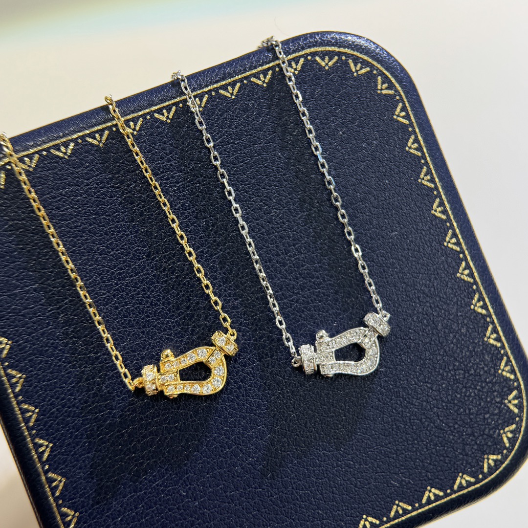 NO:555603,Fred's hot new mini horseshoe necklace, high-end customization, exclusive launch, top micro-setting, high carbon diamond, very cost-effective, almost no chance of collision, good-looking and versatile, simple and nice, electroplating upgrade, platinum, rose gold two-color necklace, jewelry boutique, necklace19860909费雷德 火爆 新款 迷你 马蹄 项链 高端定制 独家首发 顶级微镶 高碳钻,性价比很高 撞款几率几乎没有 炒鸡好看百搭 简单nice 电镀升级 铂金 玫瑰金两色 项链,饰品精品,necklace,Jewelry