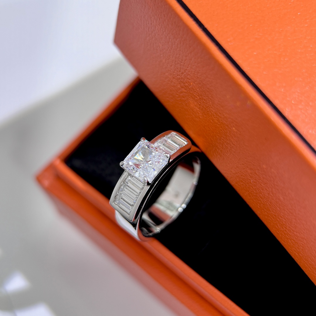 
A3265  👑【仿真钻】H家 新款 方钻 戒指💍市面上最高版本 ✨独家进口925纯银顶级原版品质 全