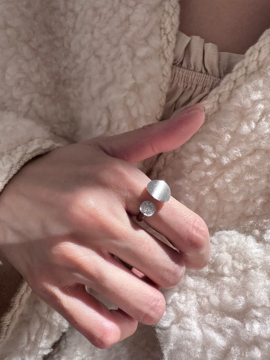 经典 简约 拉丝 半钻 开口戒指💍 做的细腻拉丝,有绸缎的光泽感 6