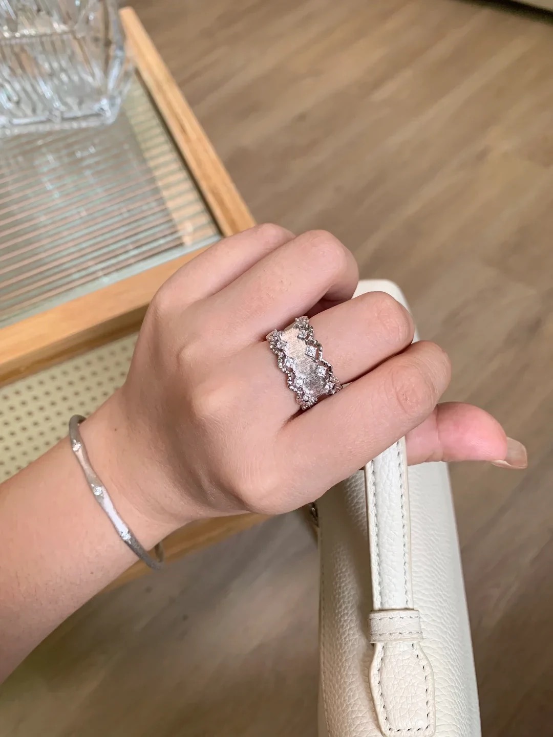   
A4689👑独立设计师款 火爆🎉时尚圈 精致 波浪形 中古风 拉丝戒指💍 高端定制925纯银微镶顶