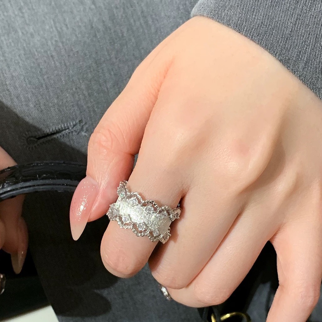   
A4689👑独立设计师款 火爆🎉时尚圈 精致 波浪形 中古风 拉丝戒指💍 高端定制925纯银微镶顶