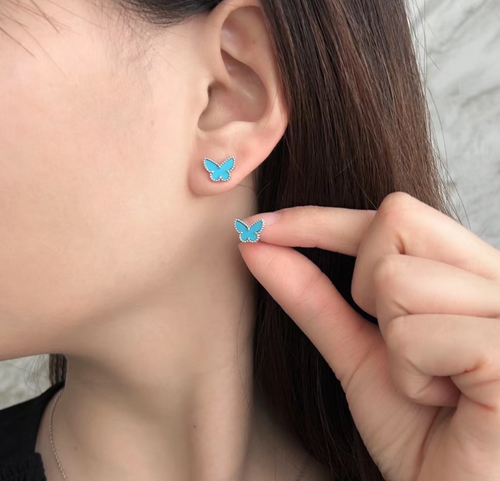  
A4690👑 梵家 小号 蓝松石  蝴蝶 耳钉 最新色 高端 S925纯银精选纯天然蓝松石 每一颗都