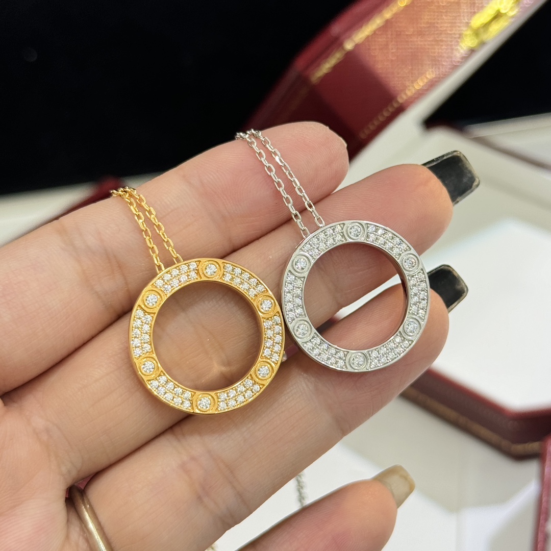 
A5172 👑 【纯银版本】经典满天星 项链 —LOVE系列即为爱的誓言而生，经典的标志封存世间最美的