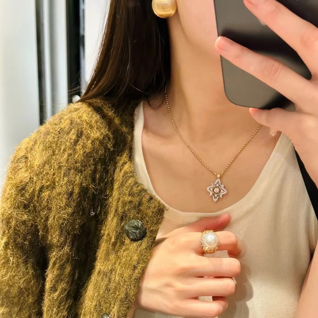 
A4794 👄布契拉提 新款 复古四叶草 项链 高级意大利宫庭风 高端925纯银 18k金镶嵌7A高碳