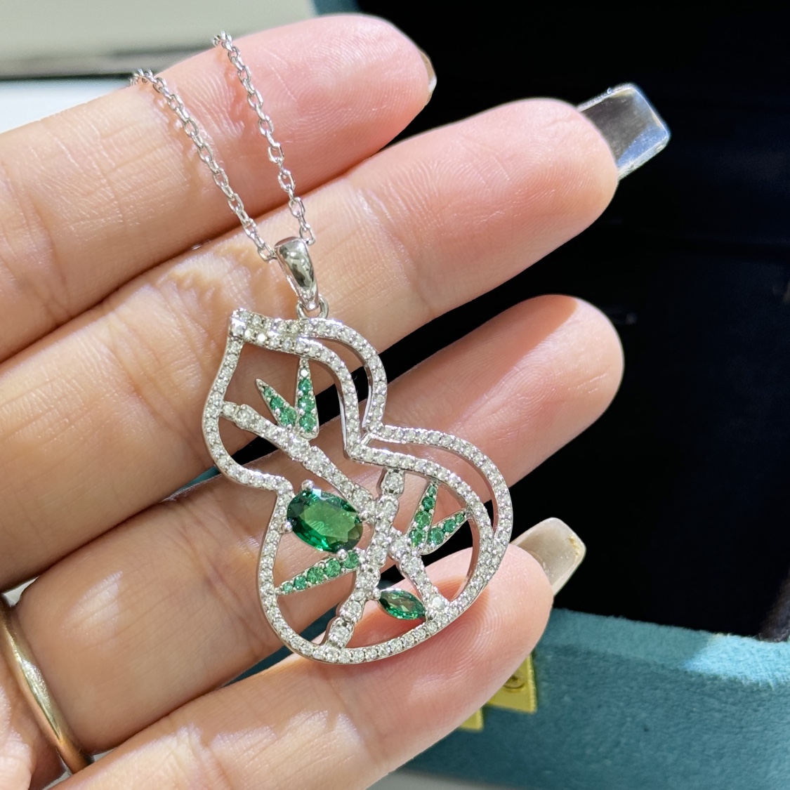 麒麟 珠宝 独家首发 定制 重工 高级系列 大葫芦 祖母绿 竹叶满钻彩宝项链 中 长链 非常有时尚感跟设计感的Wulu系列 4