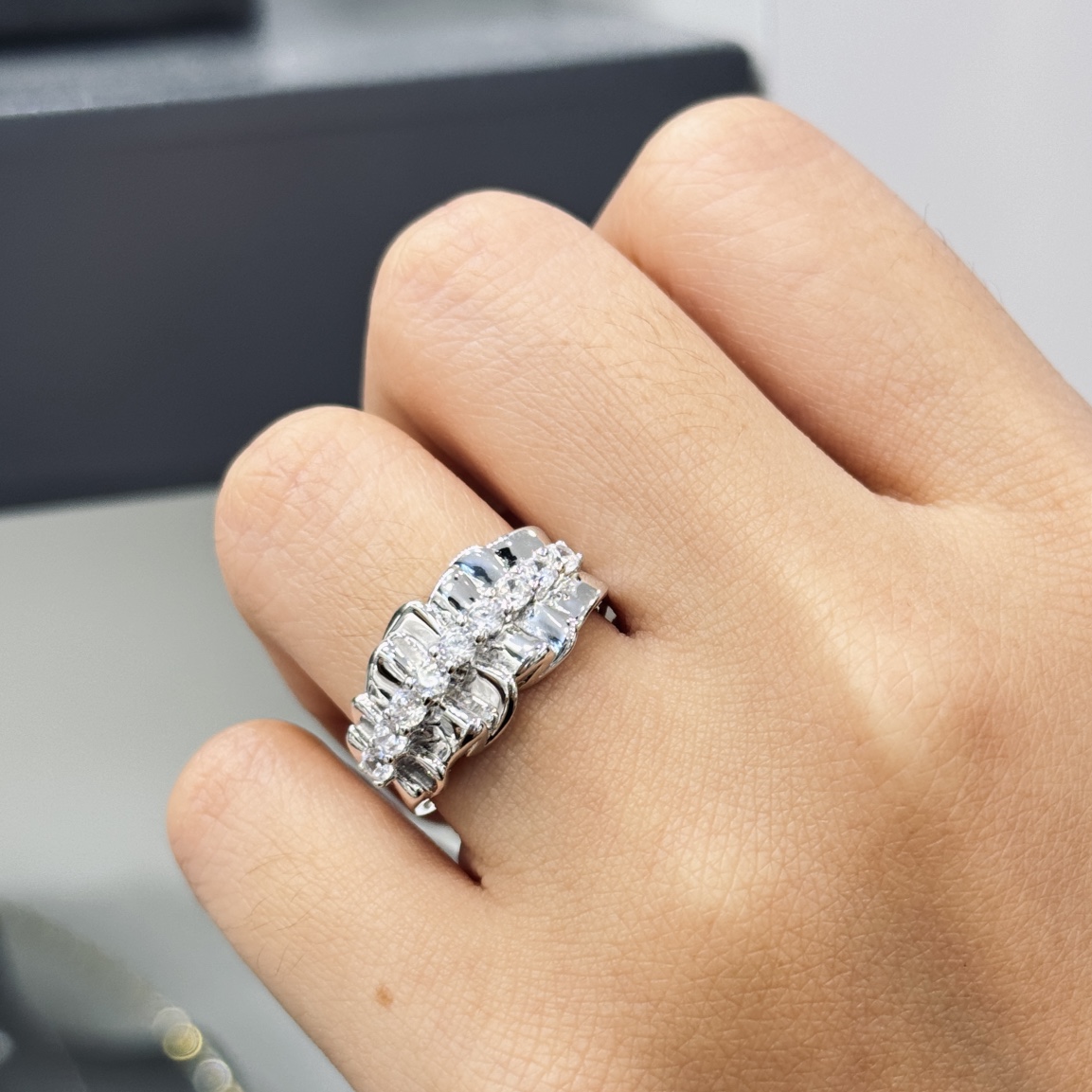 A4883 👑大牌 新款 百褶裙 单排钻 戒指💍 高端定制 S925纯银镶嵌天然碧玺 高级 微镶工艺 奢