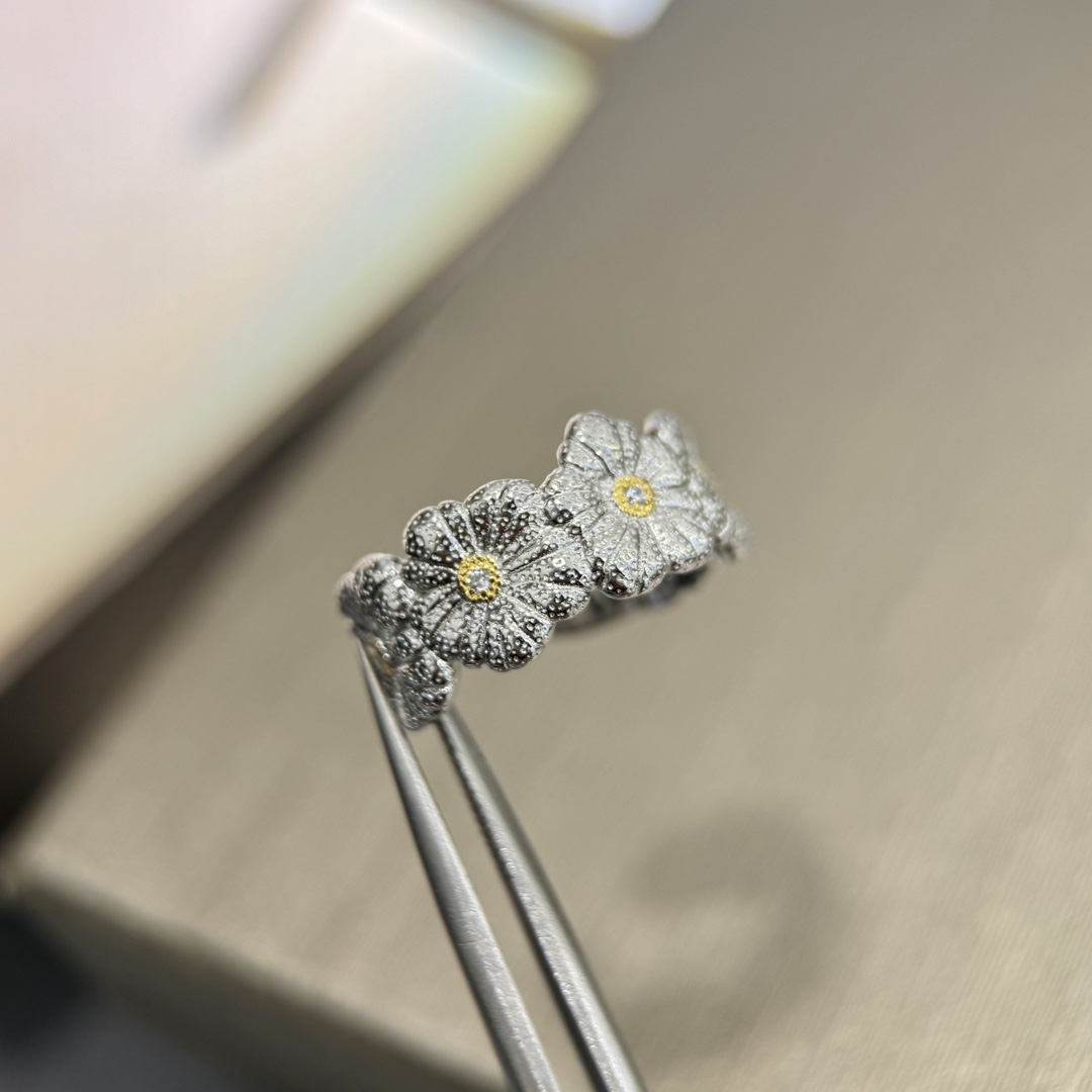 
A4886 👑爆款 中古系列🌼Vintage 小雏菊 拉丝戒指，绽放指尖的复古浪漫每一次佩戴，都是一次