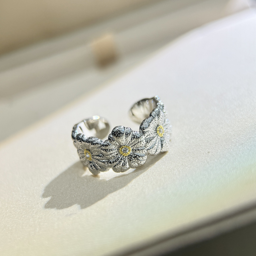 
A4886 👑爆款 中古系列🌼Vintage 小雏菊 拉丝戒指，绽放指尖的复古浪漫每一次佩戴，都是一次