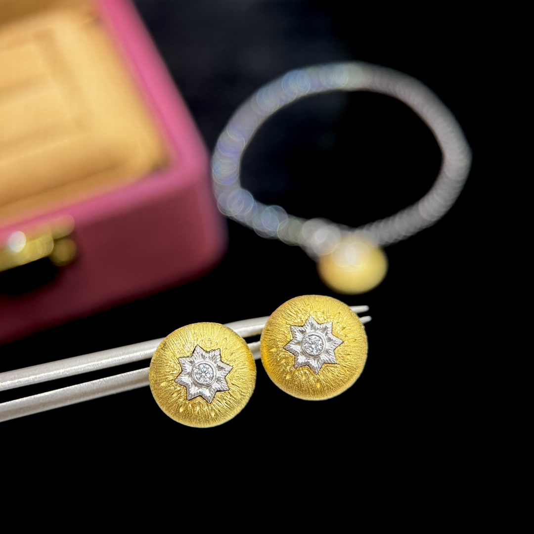 
A4825 👄独立设计师爆款 八芒星 豆豆 黄金耳钉 必入款！超级超级百搭 经典款永不过时 秋冬必备单