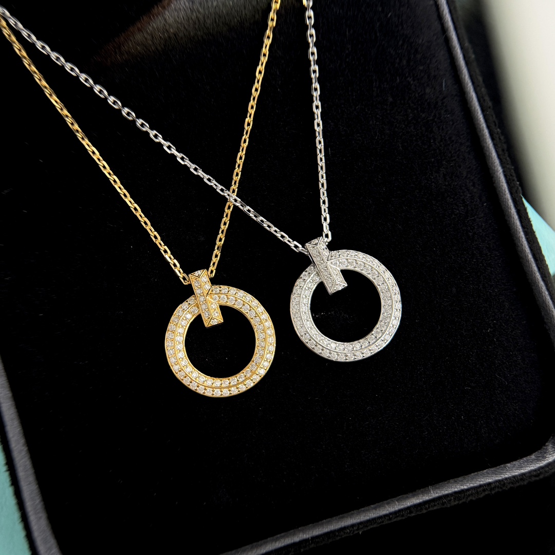 NO:542753,T Home Latest High-end Custom The T1 Series Single T Round Diamond Full Diamond Necklace Super Invincible Heavy Design Atmospheric and Simplified Showing exquisite elegance, low-key confidence, very delicate and eye-catching. Set in brilliant cut diamonds, full of design sense. More creative! Rose gold, plating thick gold necklace, jewelry quality, necklace19860909T家 最新 高级定制 The T1系列单T 圆钻 满钻项链 超级无敌重设计大气简洁 彰显精致优雅,低调绽放自信 非常细腻而夺目. 镶嵌明亮式切割钻石 满满的设计感.更有创意感! 玫瑰金白金 电镀厚金 项链,饰品精品,necklace,Jewelry